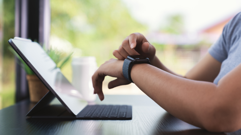 Acompanhar a saúde com wearables traz mais segurança e qualidade de vida, explica o Instituto Econacional.