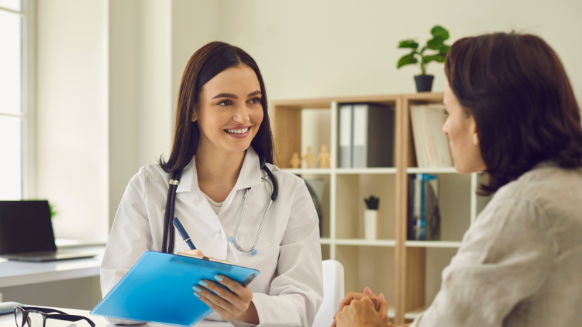 O Instituto Econacional destaca que dispositivos wearables melhoram o monitoramento de saúde de pacientes remotos.