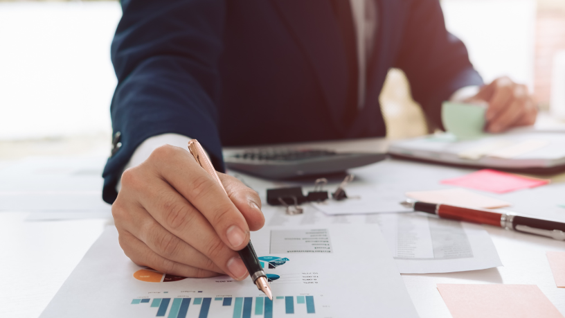 Carlos Eduardo Rosalba Padilha aponta as diferenças e convergências entre perícia contabilística e financeira.