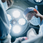 Haeckel Cabral Moraes analisa os factores do pós-operatório que influenciam a recuperação.