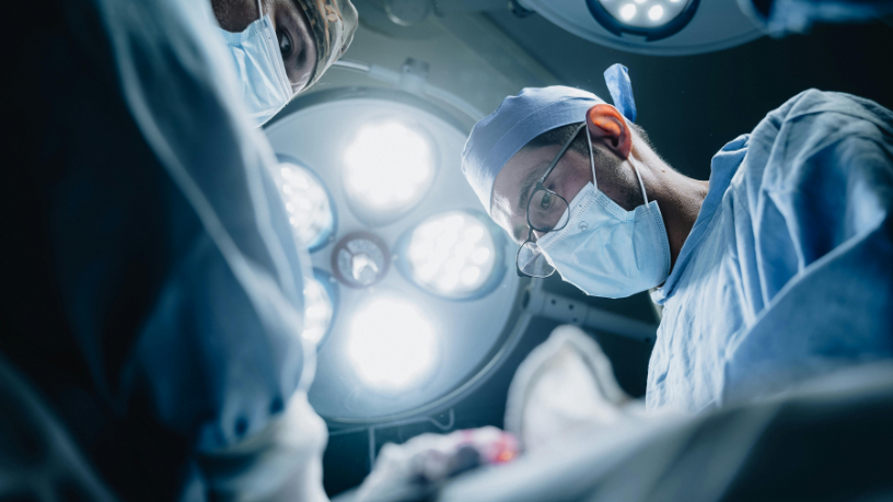 Haeckel Cabral Moraes analisa os factores do pós-operatório que influenciam a recuperação.