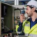 Matheus Vinicius Voigt destaca o papel da engenharia electrotécnica na mobilidade sustentável e na redução de emissões.