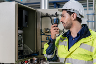Matheus Vinicius Voigt destaca o papel da engenharia electrotécnica na mobilidade sustentável e na redução de emissões.