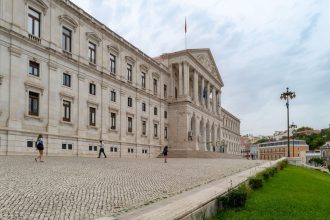 Vista exterior do Palácio de São Bento, sede da Assembleia da República, em Lisboa.