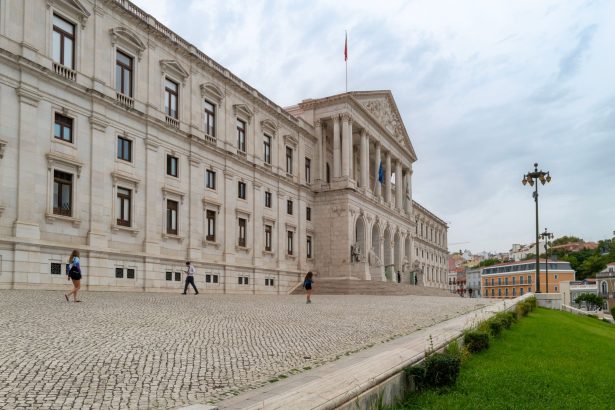 Vista exterior do Palácio de São Bento, sede da Assembleia da República, em Lisboa.